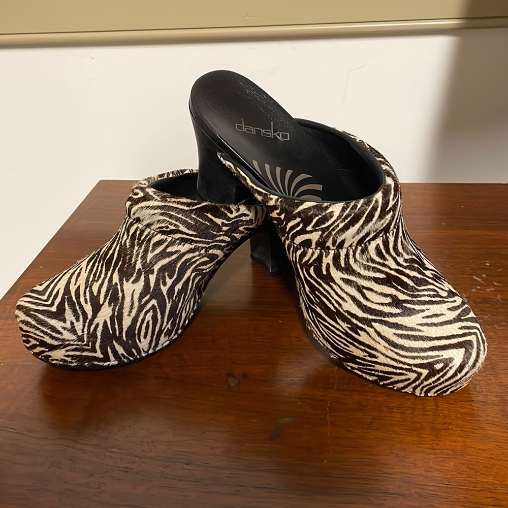 Dansko Platform Zebra Mule Clogs Size 38 -7 1/2 - image 1
